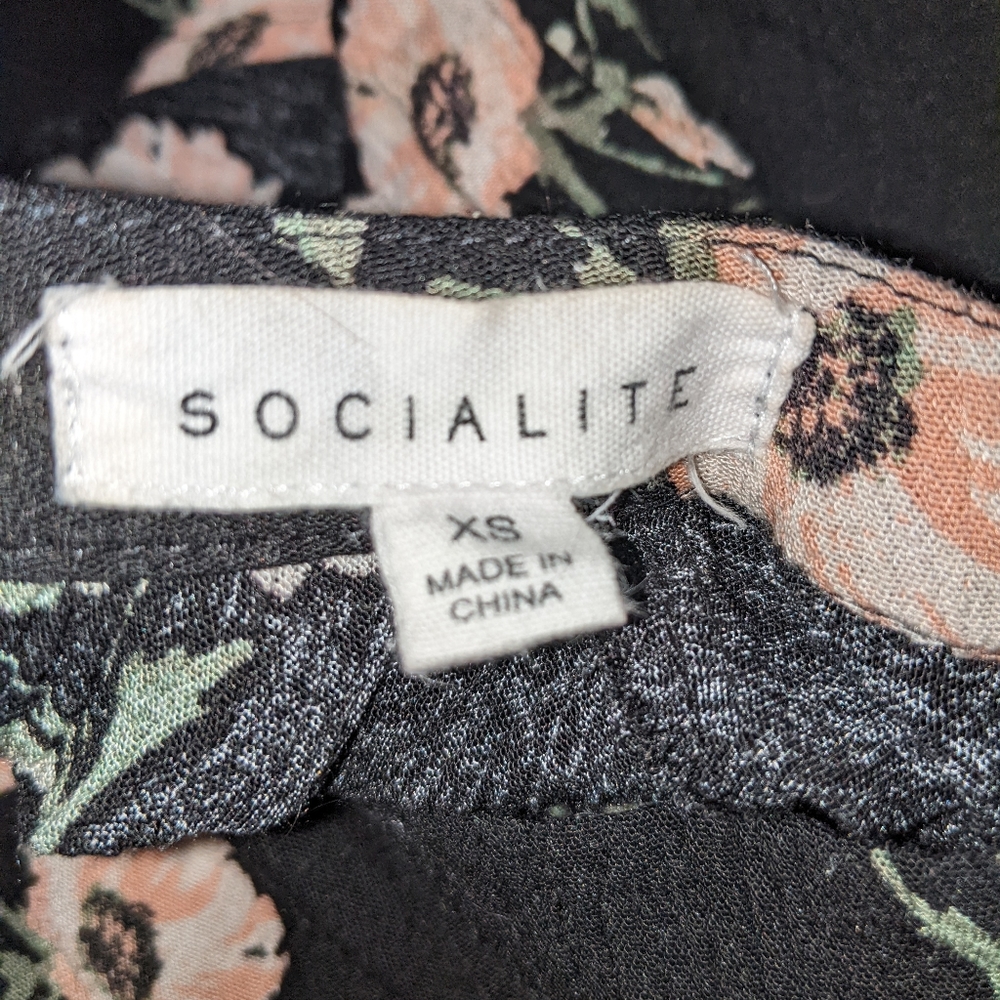 Socialite Floral Romper XS - Picture 4 of 4